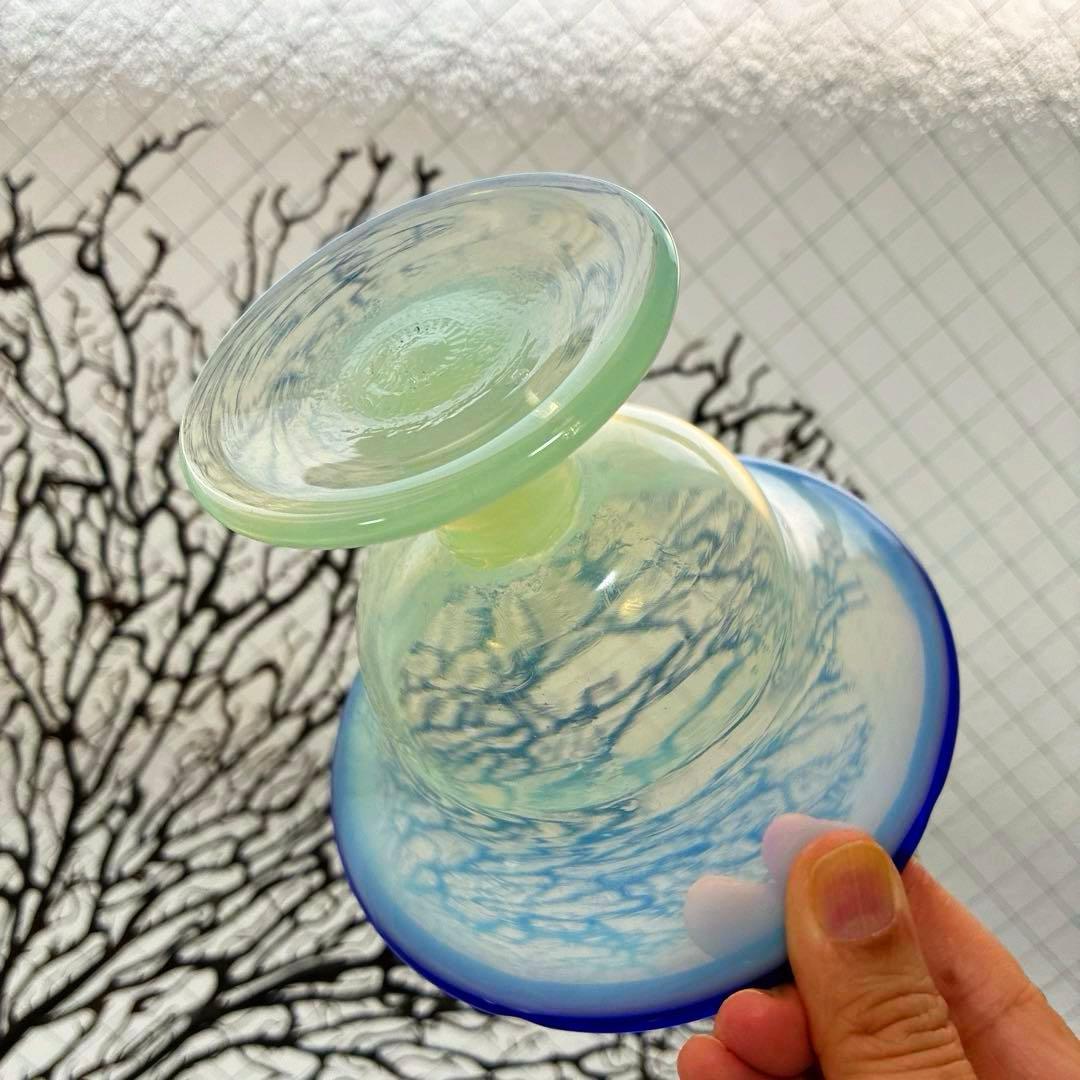 骨董　時代ガラス　希少　ラムネ色乳白色暈し　青色リップ朝顔型　氷コップ　ウラン