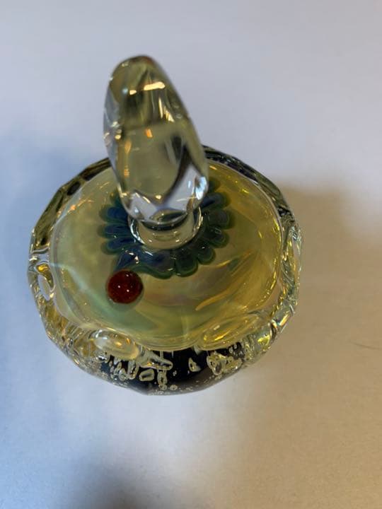 香水瓶です。本当に美しくていつまでも見惚れてしまいます。