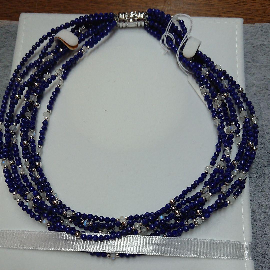 ラピスラズリとスワロフスキーで8連のネックレスです。