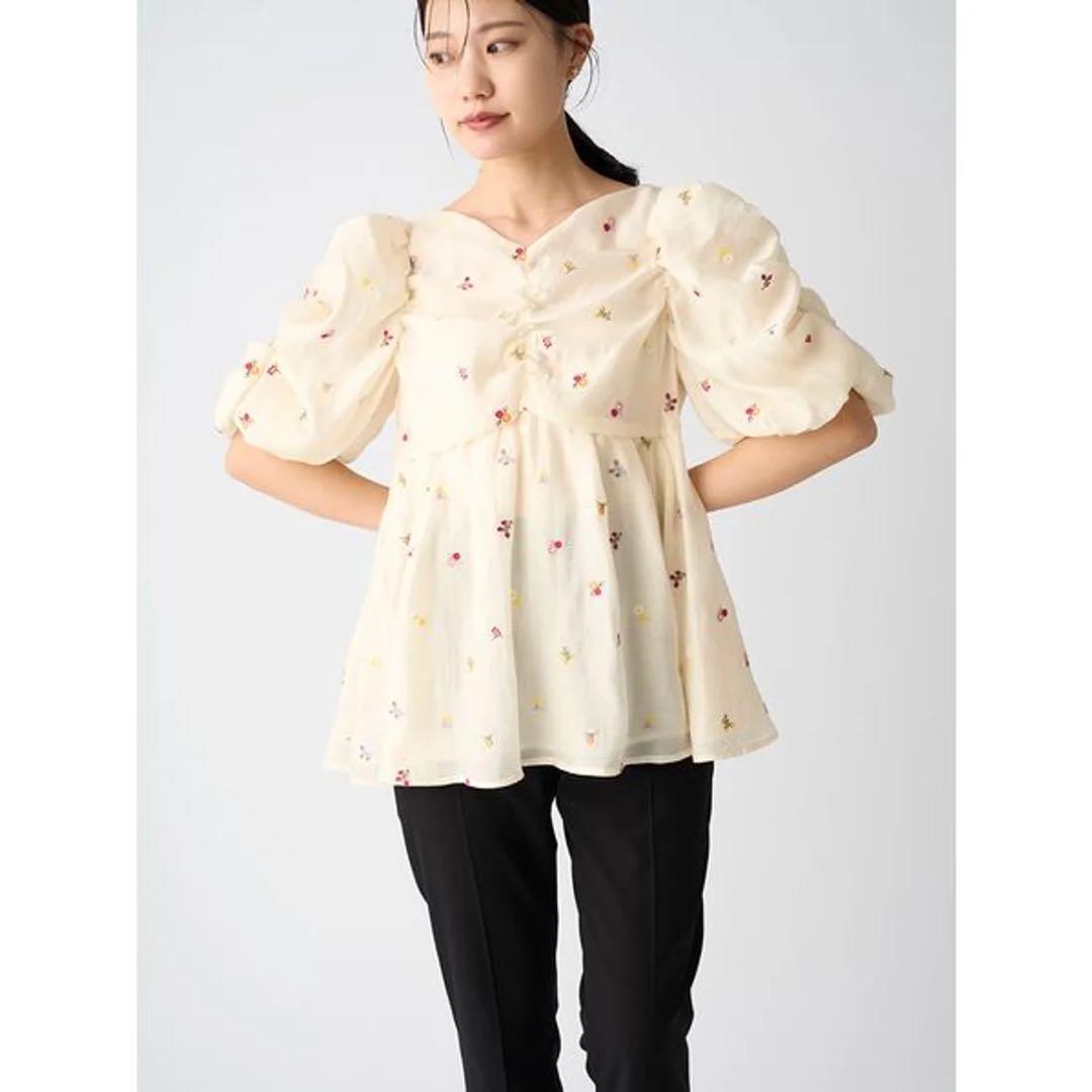 CELFORD（セルフォード）　小花刺繍ペプラムブラウス