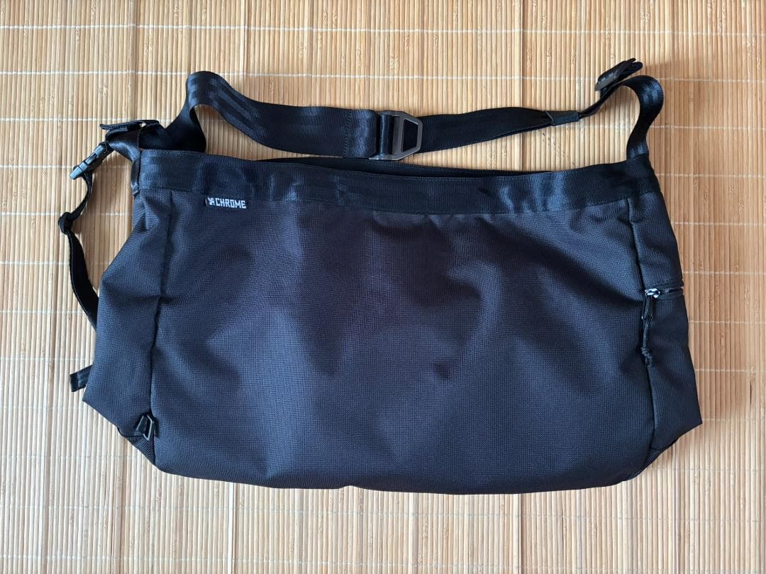 美品！CHROME クローム ニュースペーパーメッセンジャーバッグ ブラック
