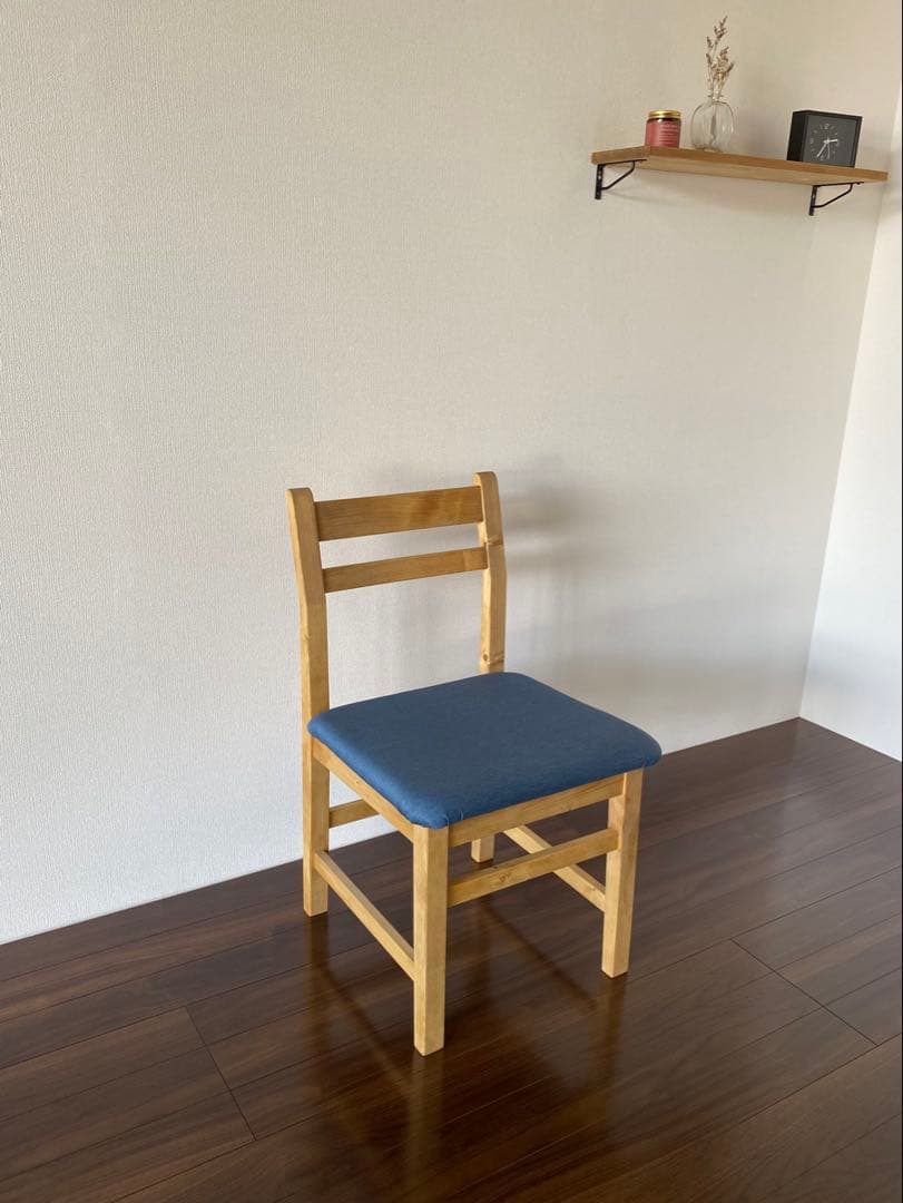 北欧スタイルの椅子(ブルー)