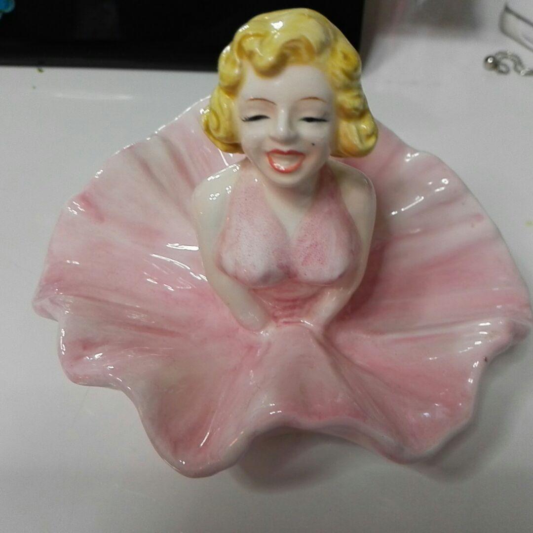 灰皿　令和記念日に、いやされます。