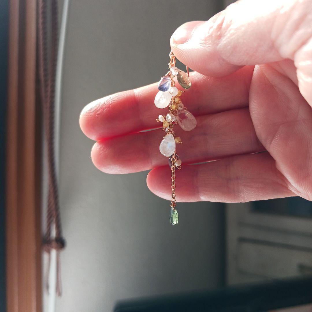 ヴィオレッタ様現品限り春色　白椿色のピアス　14kgf