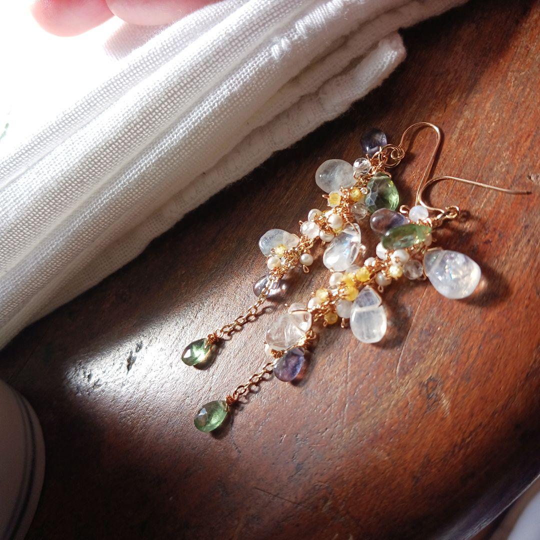 ヴィオレッタ様現品限り春色　白椿色のピアス　14kgf