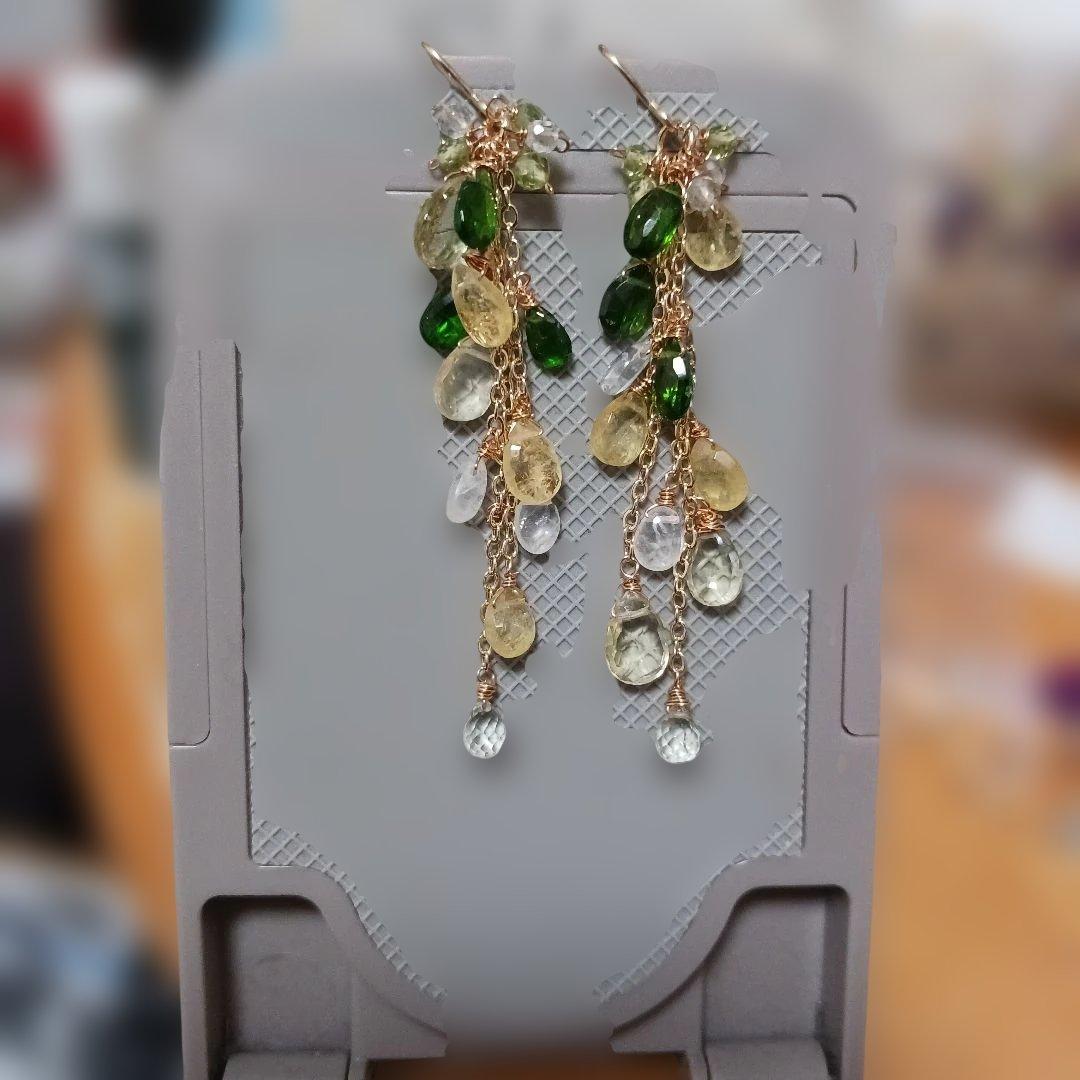 ヴィオレッタ様現品限り春色　白椿色のピアス　14kgf