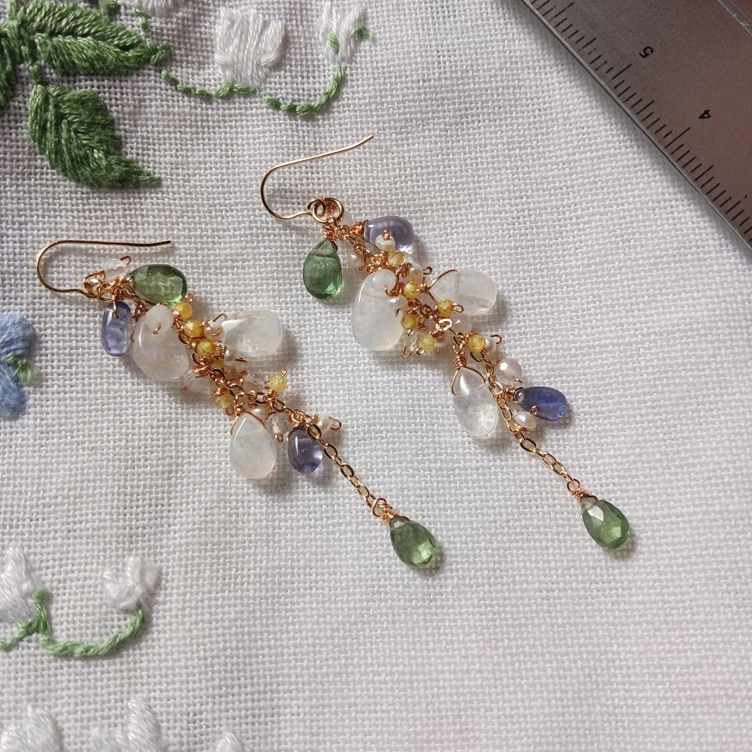 ヴィオレッタ様現品限り春色　白椿色のピアス　14kgf