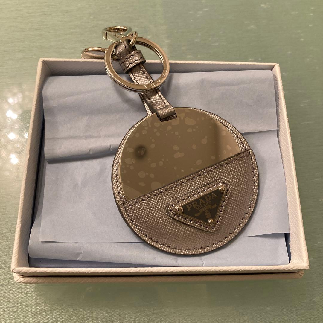 PRADAキーホルダー　ノベルティ