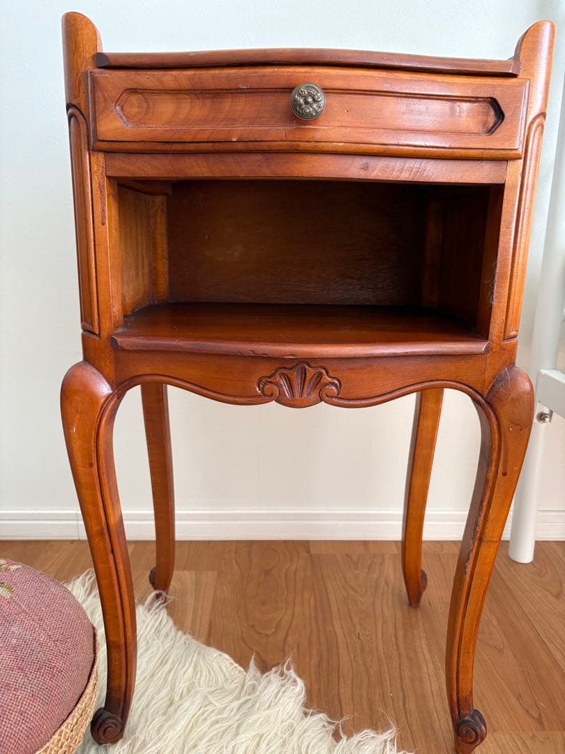 フランス　アンティーク　ブロカント　寝室　サイドボード　サイドキャビネット