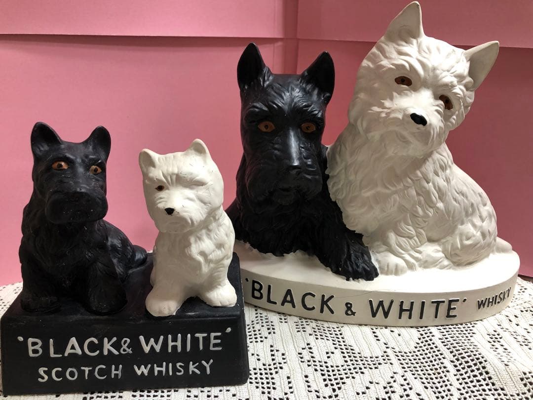 ブラックアンドホワイトスコッチウイスキーのノベルティ、店頭ディスプレイ