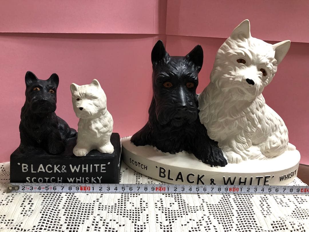 ブラックアンドホワイトスコッチウイスキーのノベルティ、店頭ディスプレイ