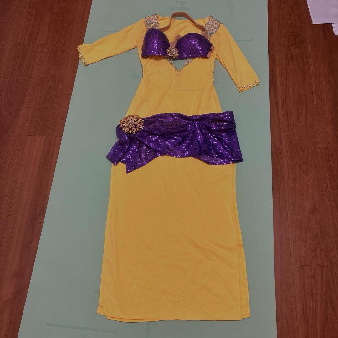 スフェルブティックバラディドレス　ブラベルト、ヘアバンド付き