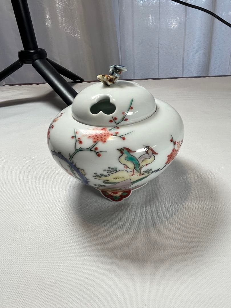 十三代目柿右衛門　香炉　蓋に薄いヒビあり