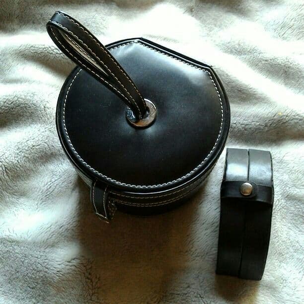 新品未使用です飾っていました宝石入れです持ちてがあるので使いやすいです