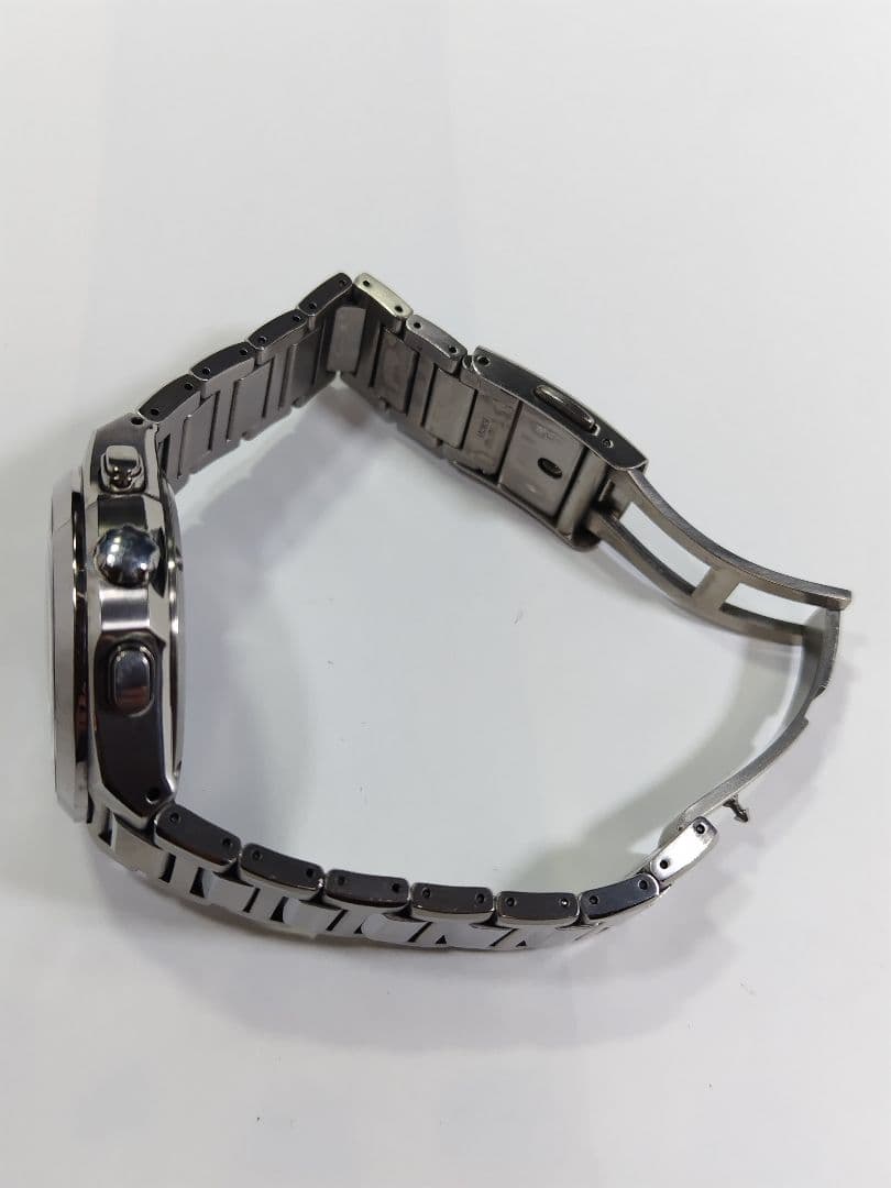 シチズン　アテッサ　エコドライブ　軽量チタン製 電波時計