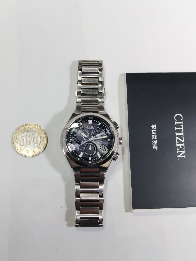 シチズン　アテッサ　エコドライブ　軽量チタン製 電波時計