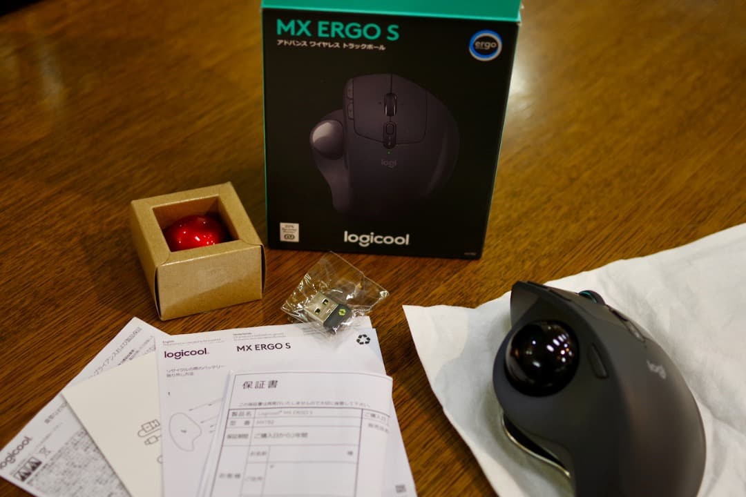 logicool MX ERGO S（黒玉+赤玉）