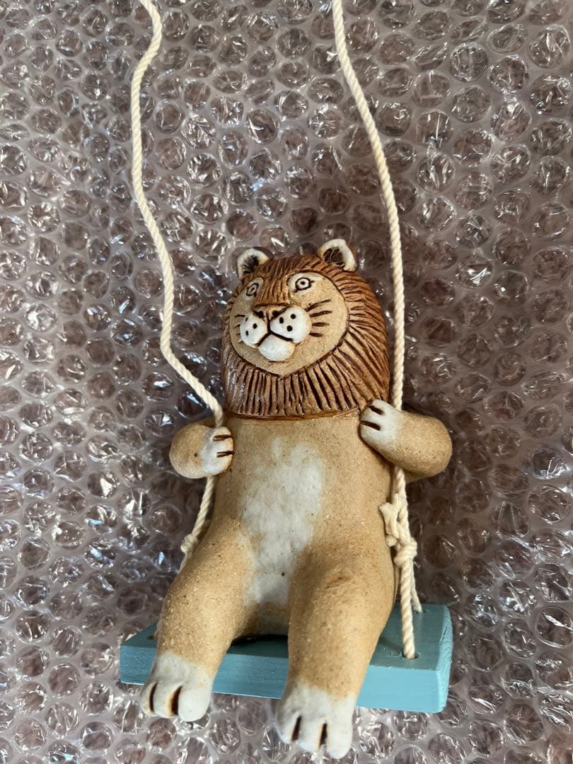 かとうゆみさん ライオンの陶器置物 ブランコ付き