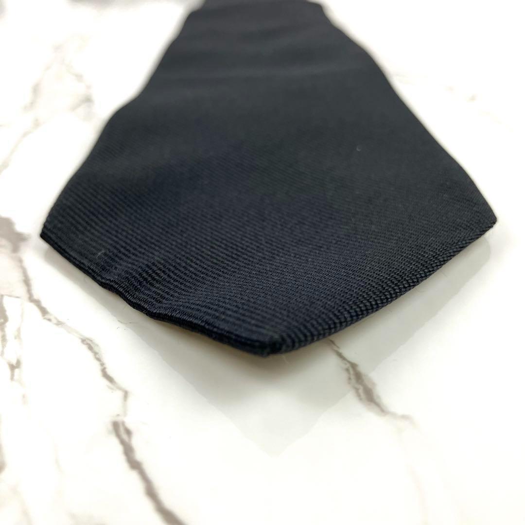 TORA　美品　グッチ　ネクタイ　タイガー　ワンポイント　ソリッド　ジャガ