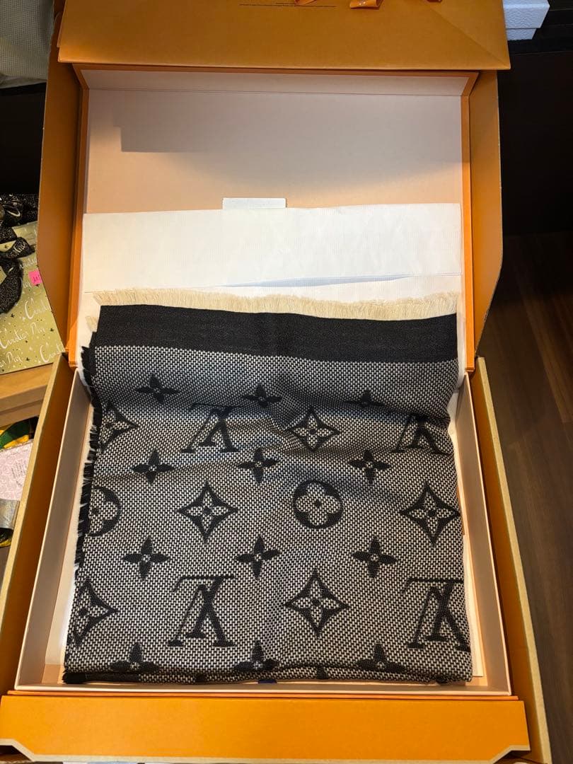 Louis Vuitton 大半 モノグラムストール ギフトボックス付き