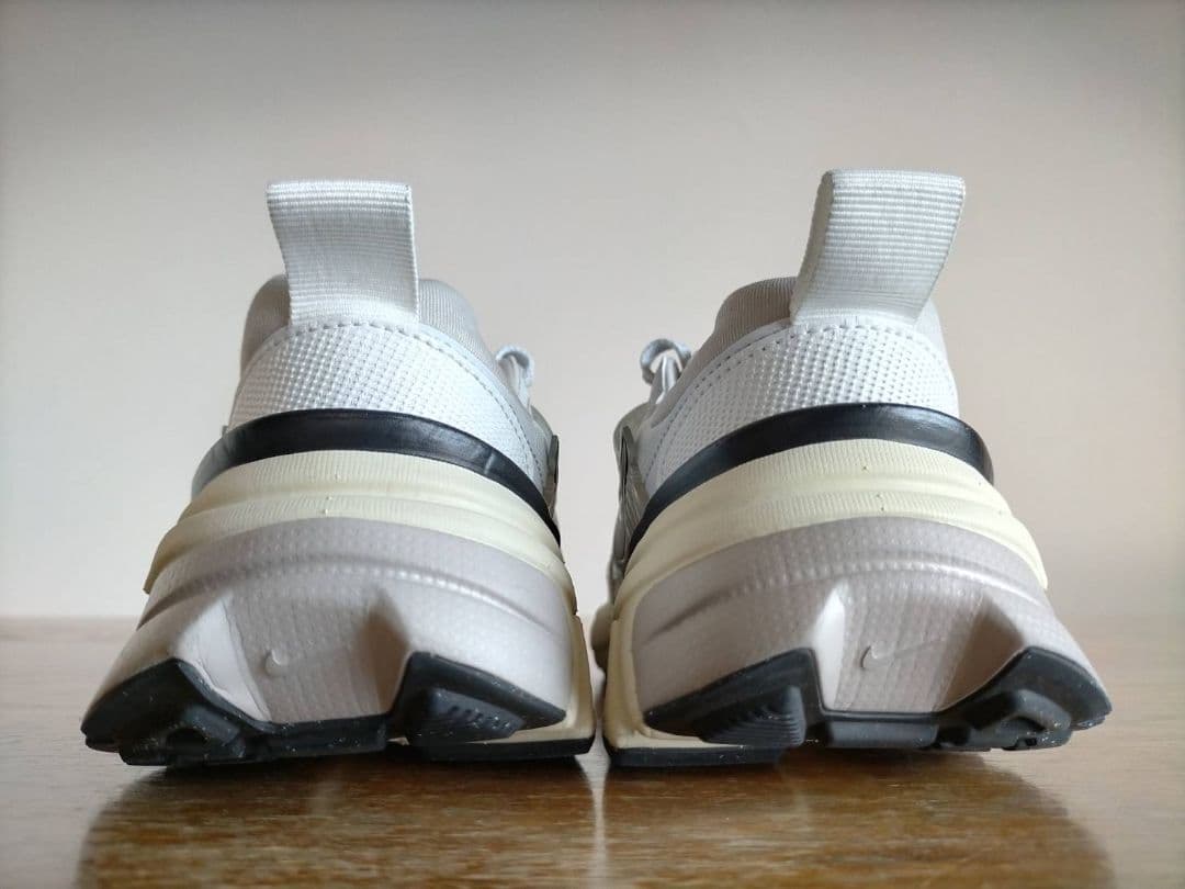 ナイキ　NIKE　V2K RUN　ホワイト×シルバー　24.0cm