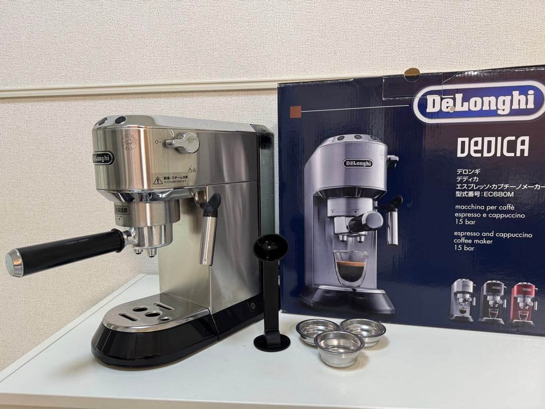 DeLonghi Dedica EC680M エスプレッソマシン