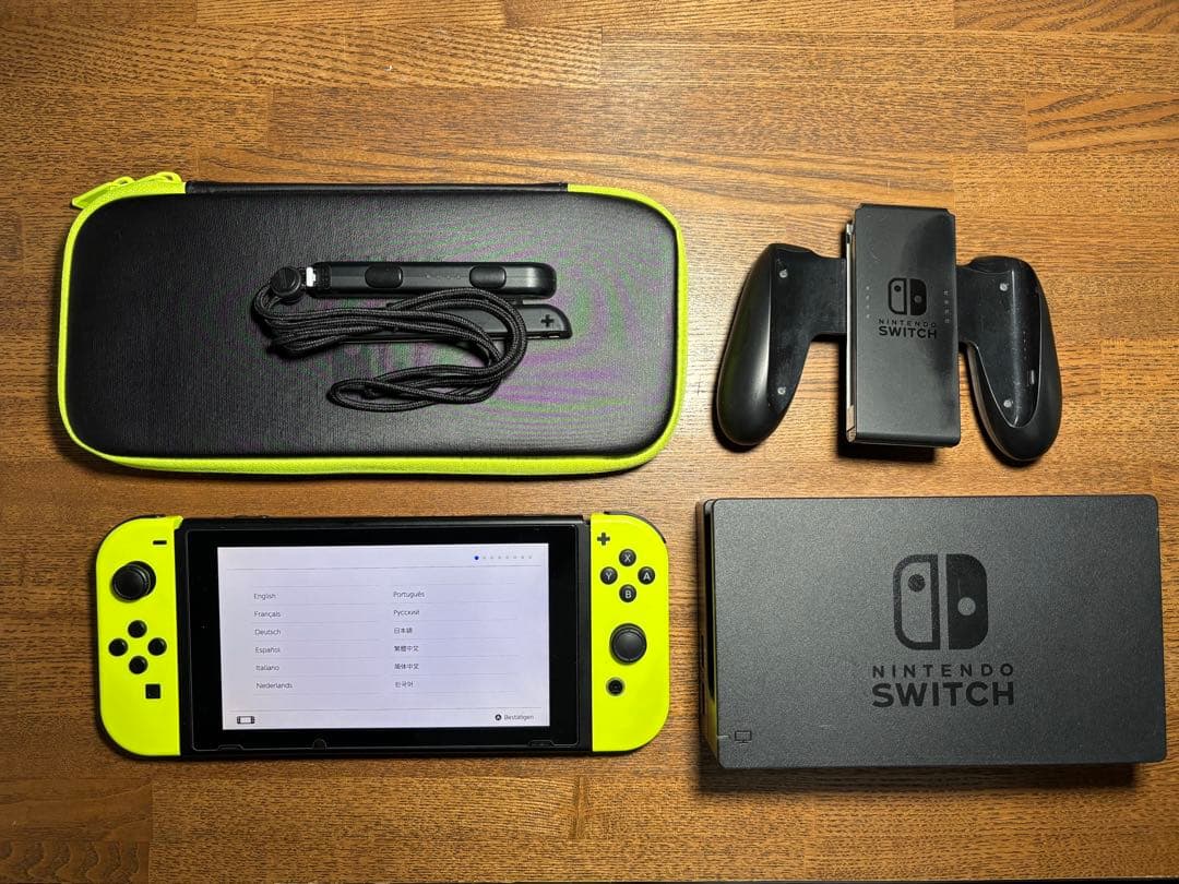 Nintendo Switch イエロー本体と付属品