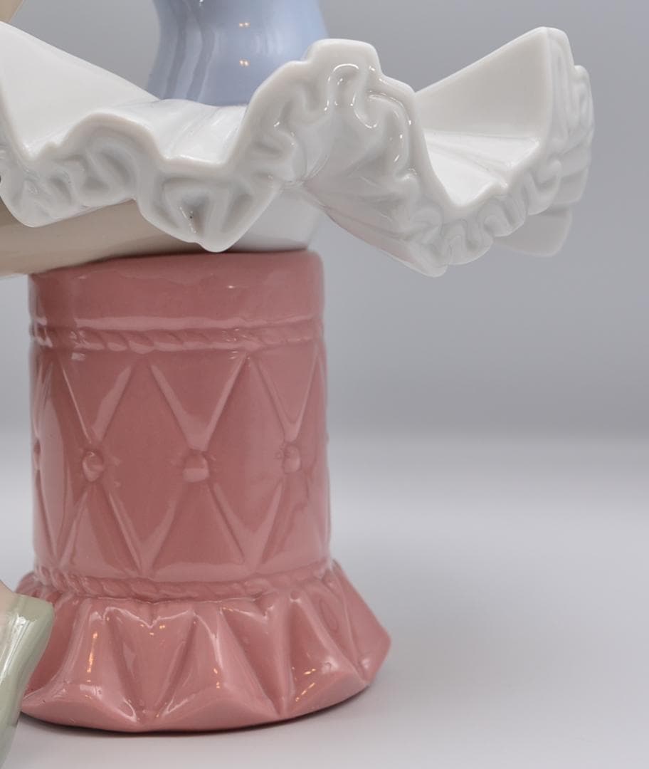 座るバレリーナ　★リヤドロ　スペイン　ポーセリン　光沢仕上げ　絶版　箱付き