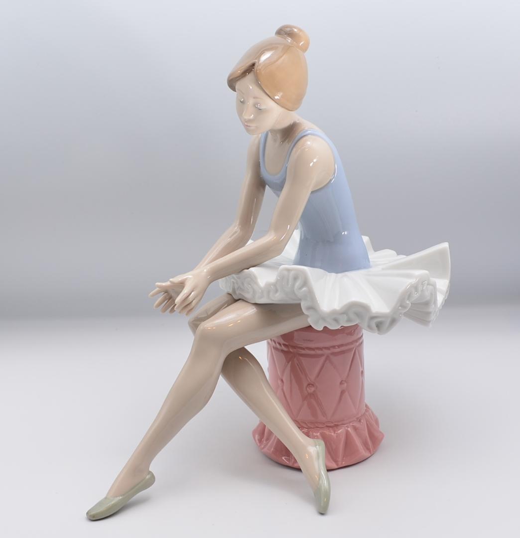 座るバレリーナ　★リヤドロ　スペイン　ポーセリン　光沢仕上げ　絶版　箱付き