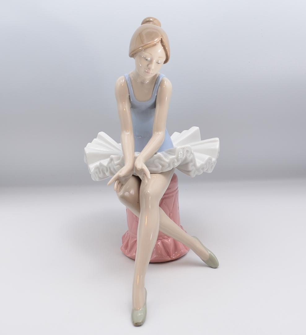 座るバレリーナ　★リヤドロ　スペイン　ポーセリン　光沢仕上げ　絶版　箱付き