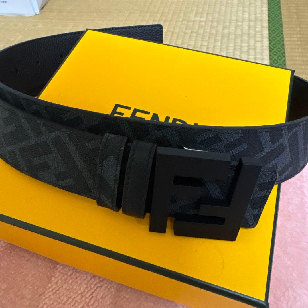 FENDI ブラックレザーベルト FFロゴ付き