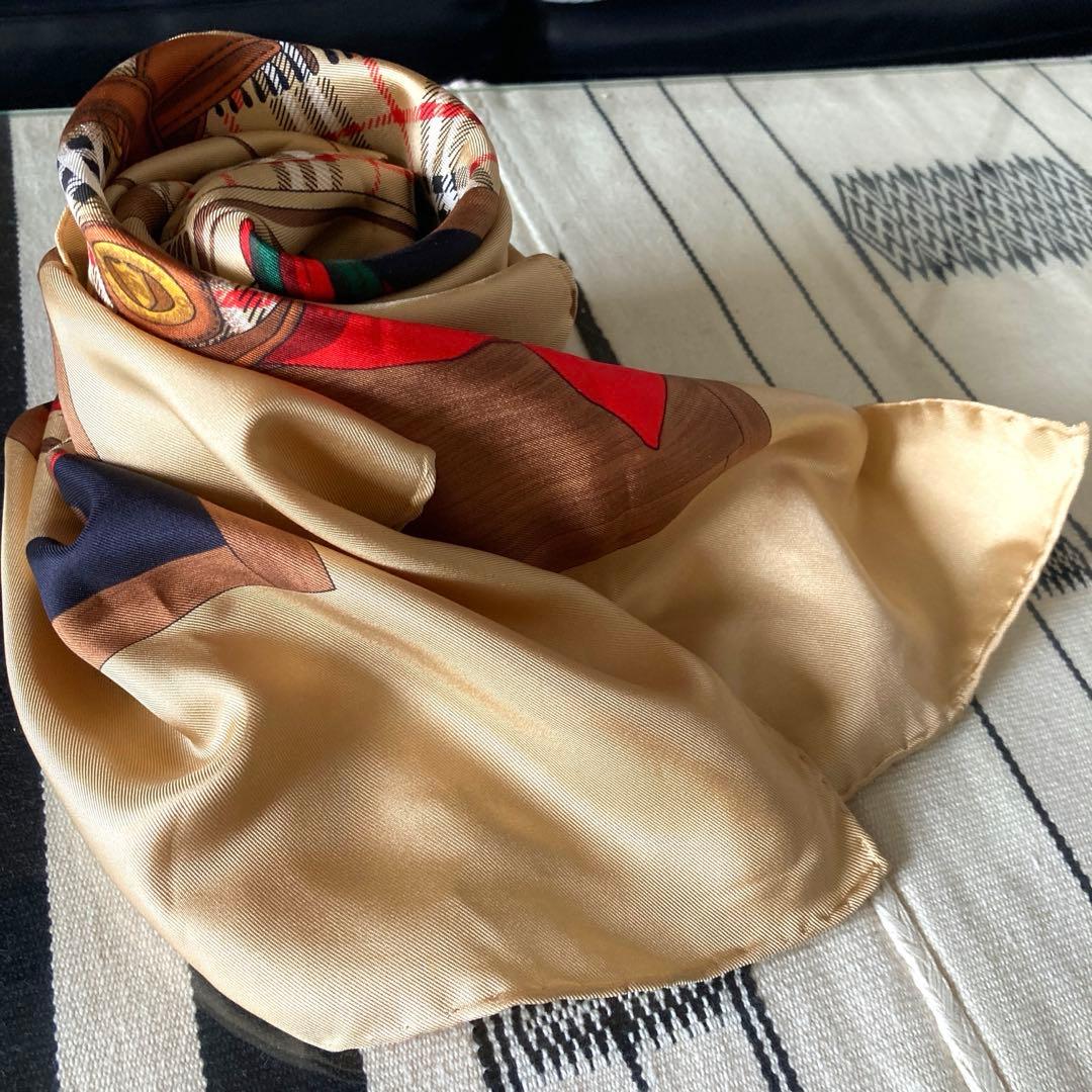 美品|Burberrys 大判シルクスカーフ バーバリーギフト柄　86センチ正方