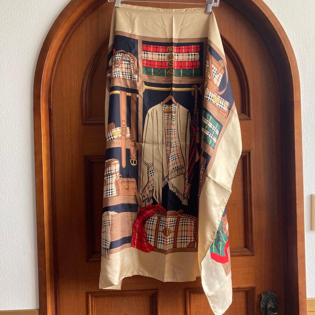 美品|Burberrys 大判シルクスカーフ バーバリーギフト柄　86センチ正方