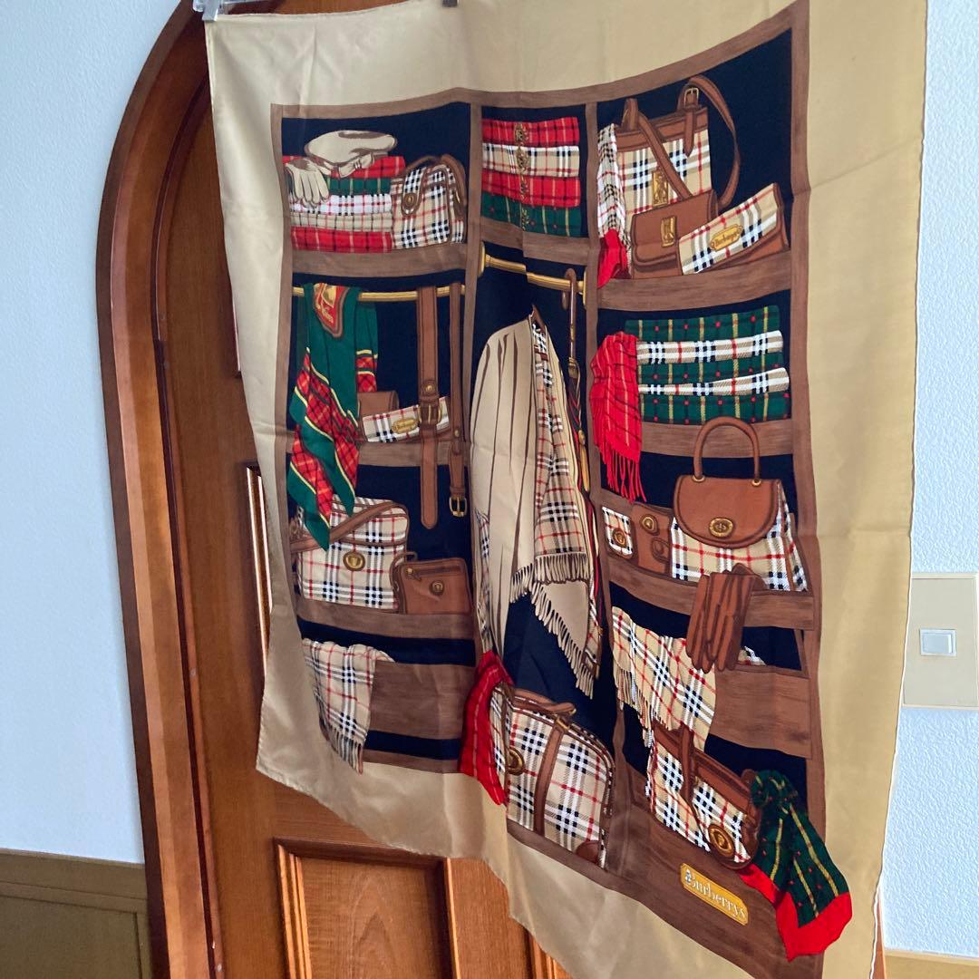 美品|Burberrys 大判シルクスカーフ バーバリーギフト柄　86センチ正方