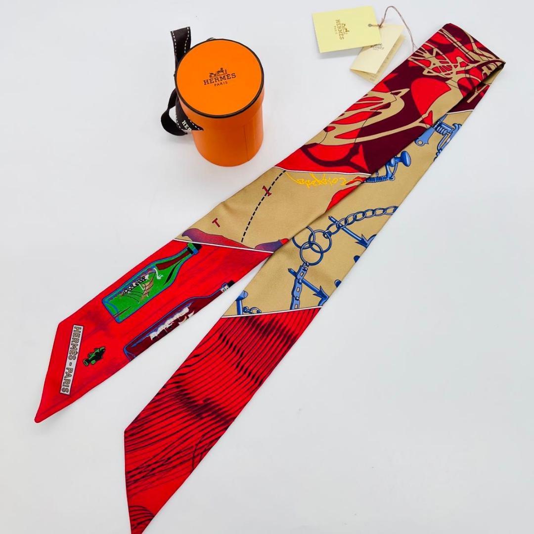 エルメス ツイリー　カレーシュ　ハチとボトル スカーフ レッド系 シルク