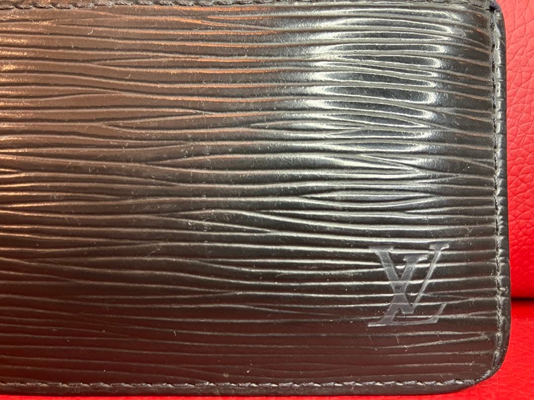 ルイヴィトン ポシェットクレ ケース エピ レザー ブラック　黒