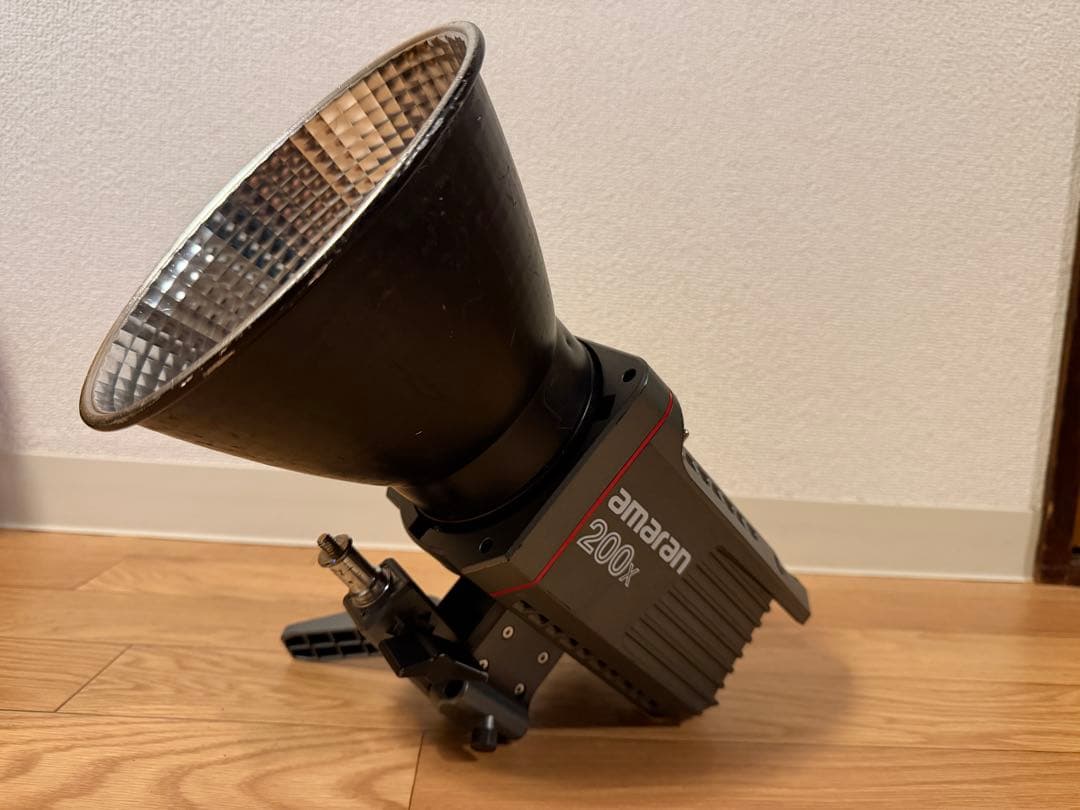 amaran 200x リフレクター付きライト + バッテリーステーション