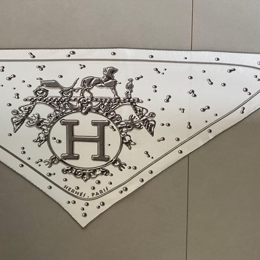 エルメス　スカーフ　トライアングル　銀のしずく