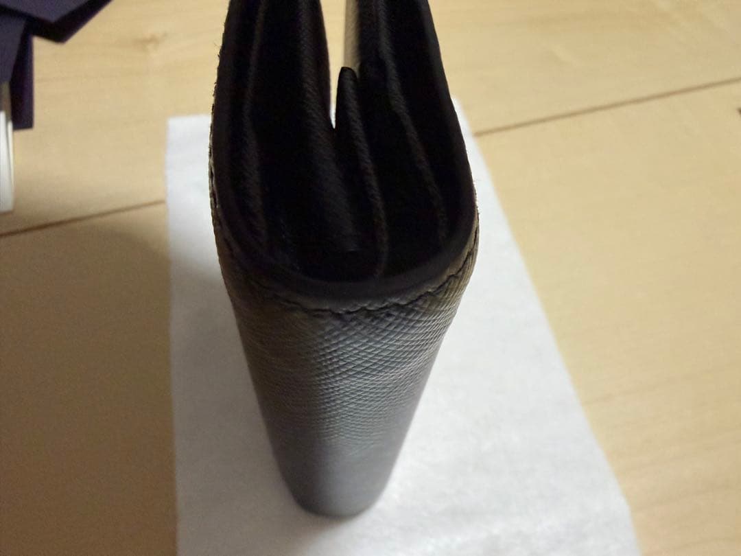 【美品】プラダ 二つ折り財布 サフィアーノ