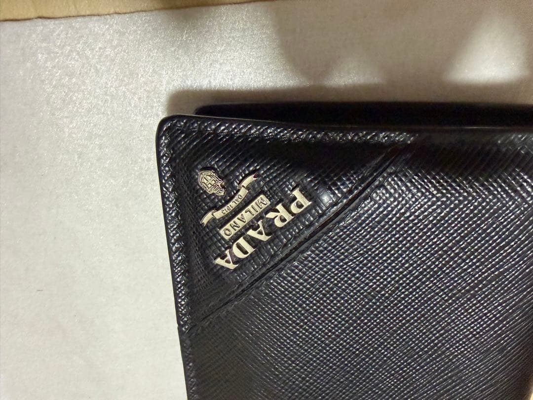 【美品】プラダ 二つ折り財布 サフィアーノ