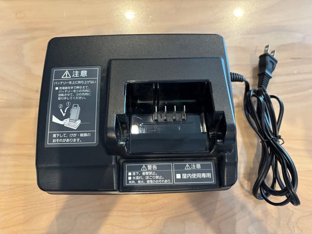 美品⭐︎パナソニック 電動アシスト自転車 バッテリー充電器 NKJ069Z1
