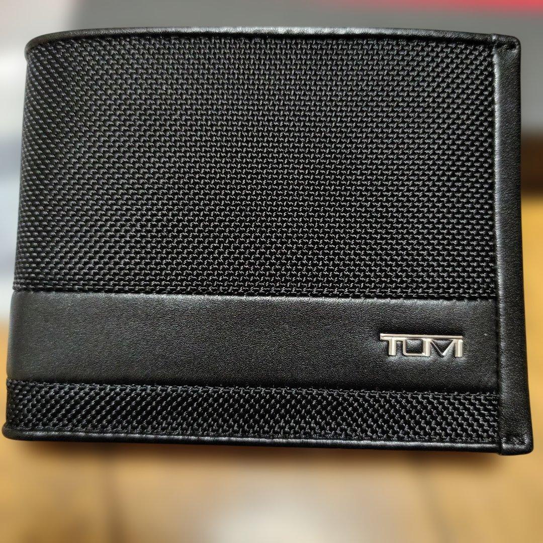 内*和様 『新品』TUMI 二つ折り財布