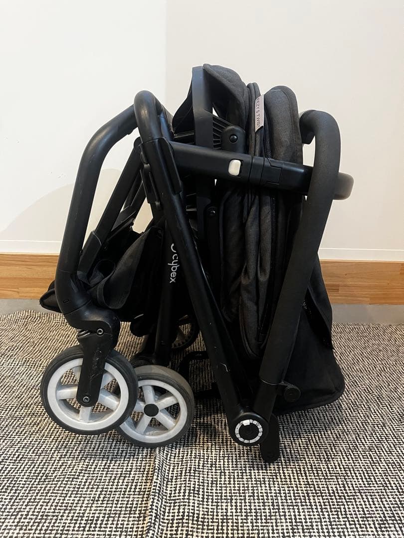 cybex EEZY Sツイスト　ブラック 折りたたみベビーカー