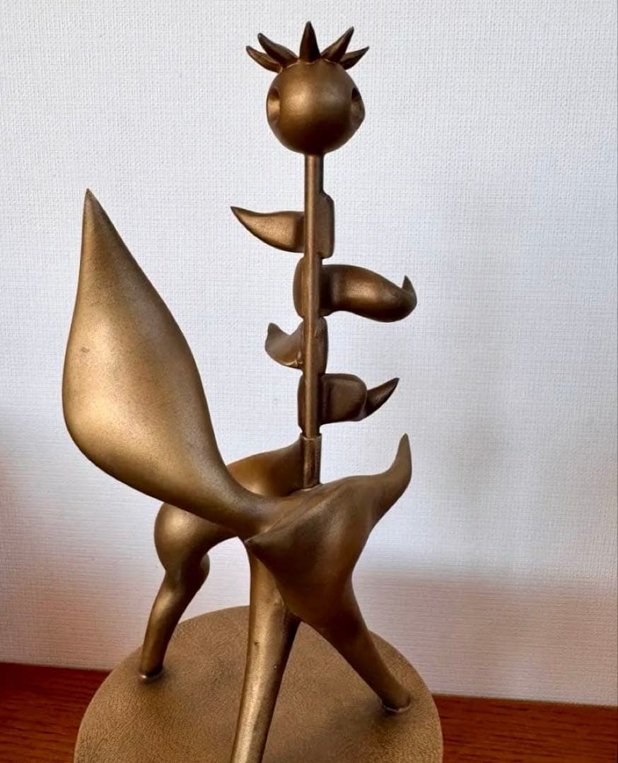 岡本太郎「未来を拓く」置時計 リズム時計工業 8ZG322AZ オブジェ