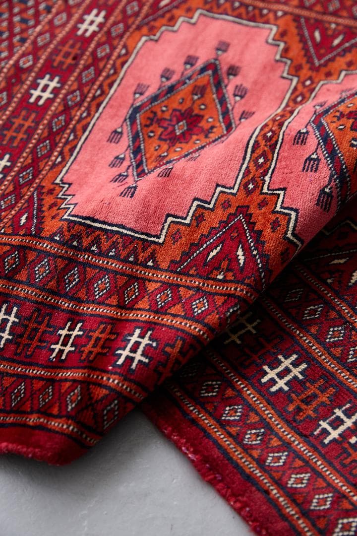 ヴィンテージラグ　トライバルラグ　ラホール産（94×61cm）赤　ピンク　黒