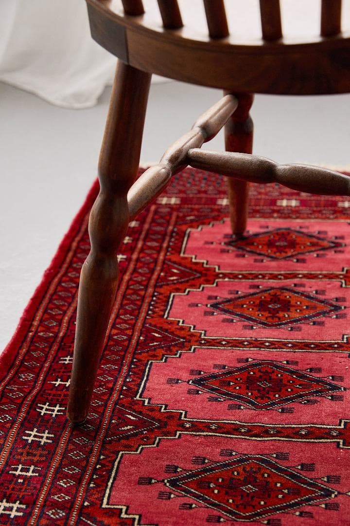 ヴィンテージラグ　トライバルラグ　ラホール産（94×61cm）赤　ピンク　黒