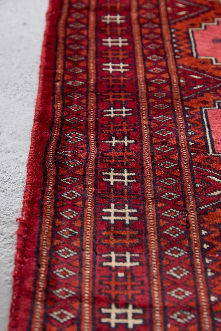 ヴィンテージラグ　トライバルラグ　ラホール産（94×61cm）赤　ピンク　黒