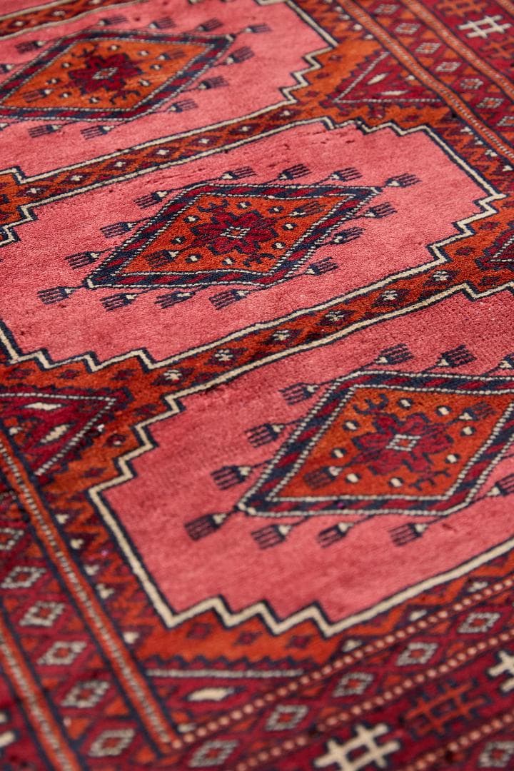 ヴィンテージラグ　トライバルラグ　ラホール産（94×61cm）赤　ピンク　黒