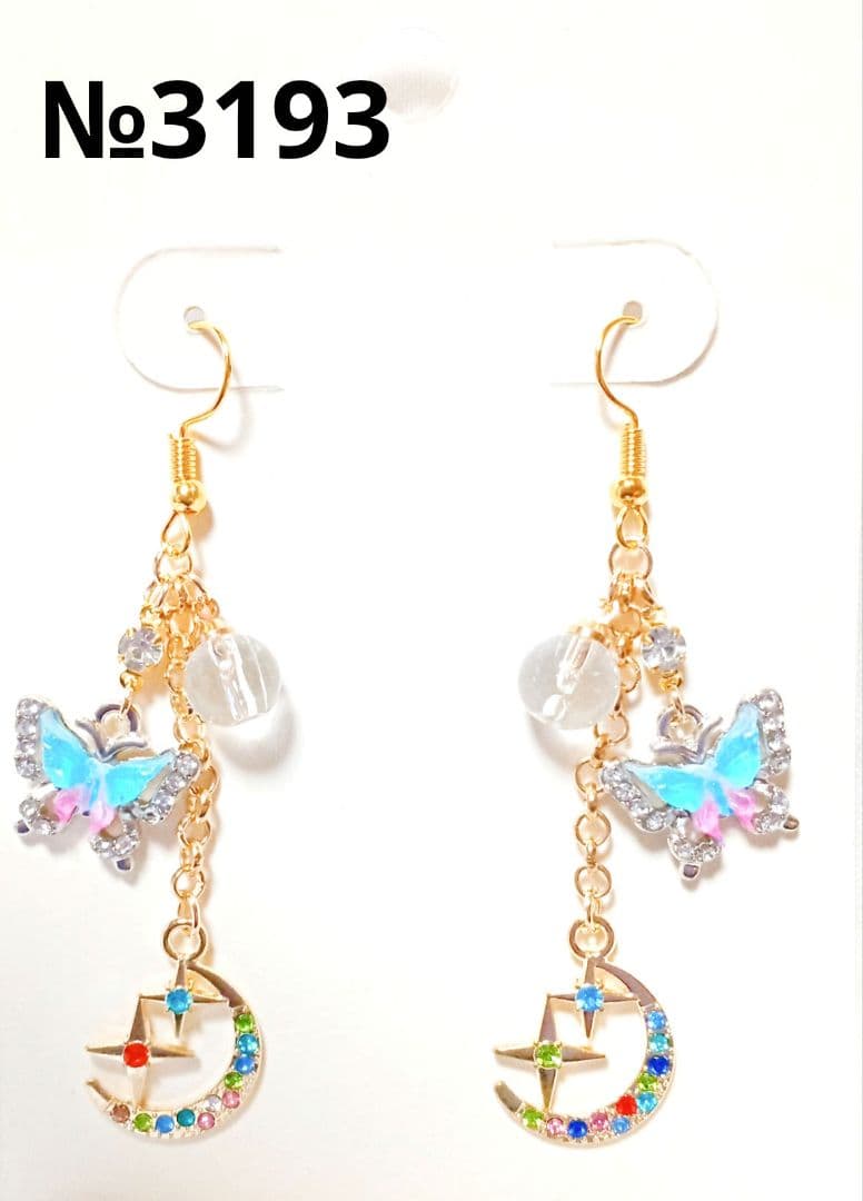 ピアス　蝶　水色　ピンク　クリア　ビーズチャーム　月　夏　カラフル　ビジュー　海