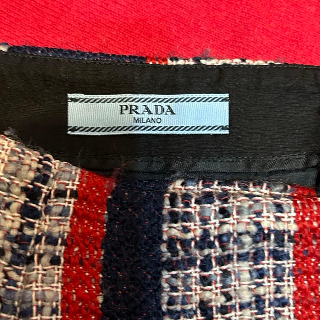 膝丈　プラダ　ツイード生地　チェック　巻き スカート　プリーツ　ウール　赤 紺